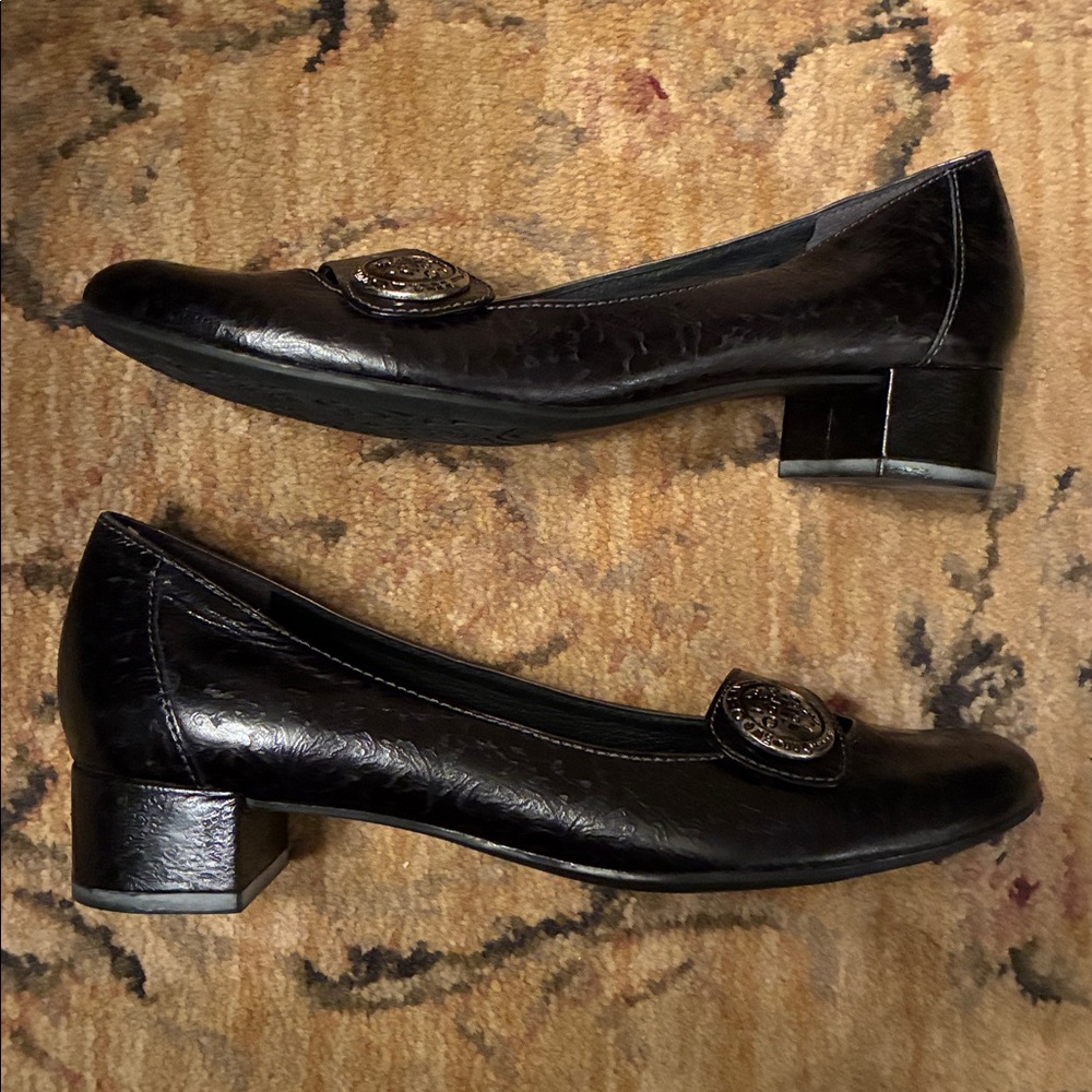 Women’s Black Leather Mary Jane Flats with Decorative Button